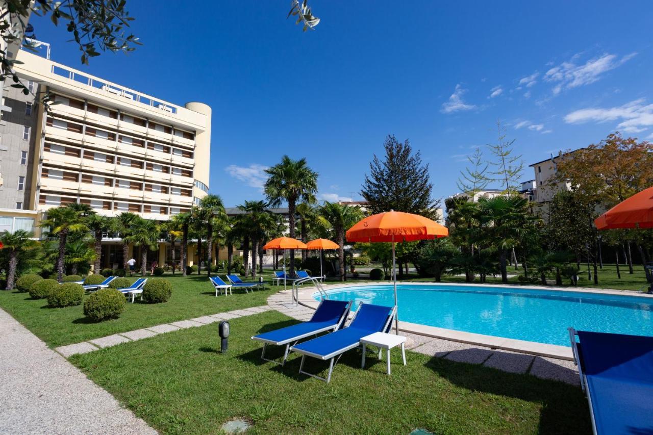 Hotel Savoia Thermae & Spa (Adults Only) อาบาโนแตร์เม ภายนอก รูปภาพ