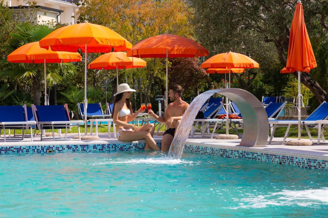 Hotel Savoia Thermae & Spa (Adults Only) อาบาโนแตร์เม ภายนอก รูปภาพ