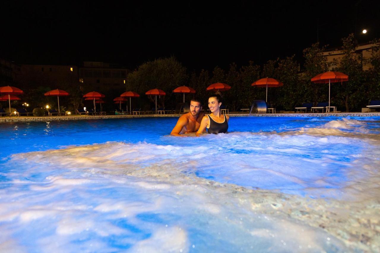 Hotel Savoia Thermae & Spa (Adults Only) อาบาโนแตร์เม ภายนอก รูปภาพ