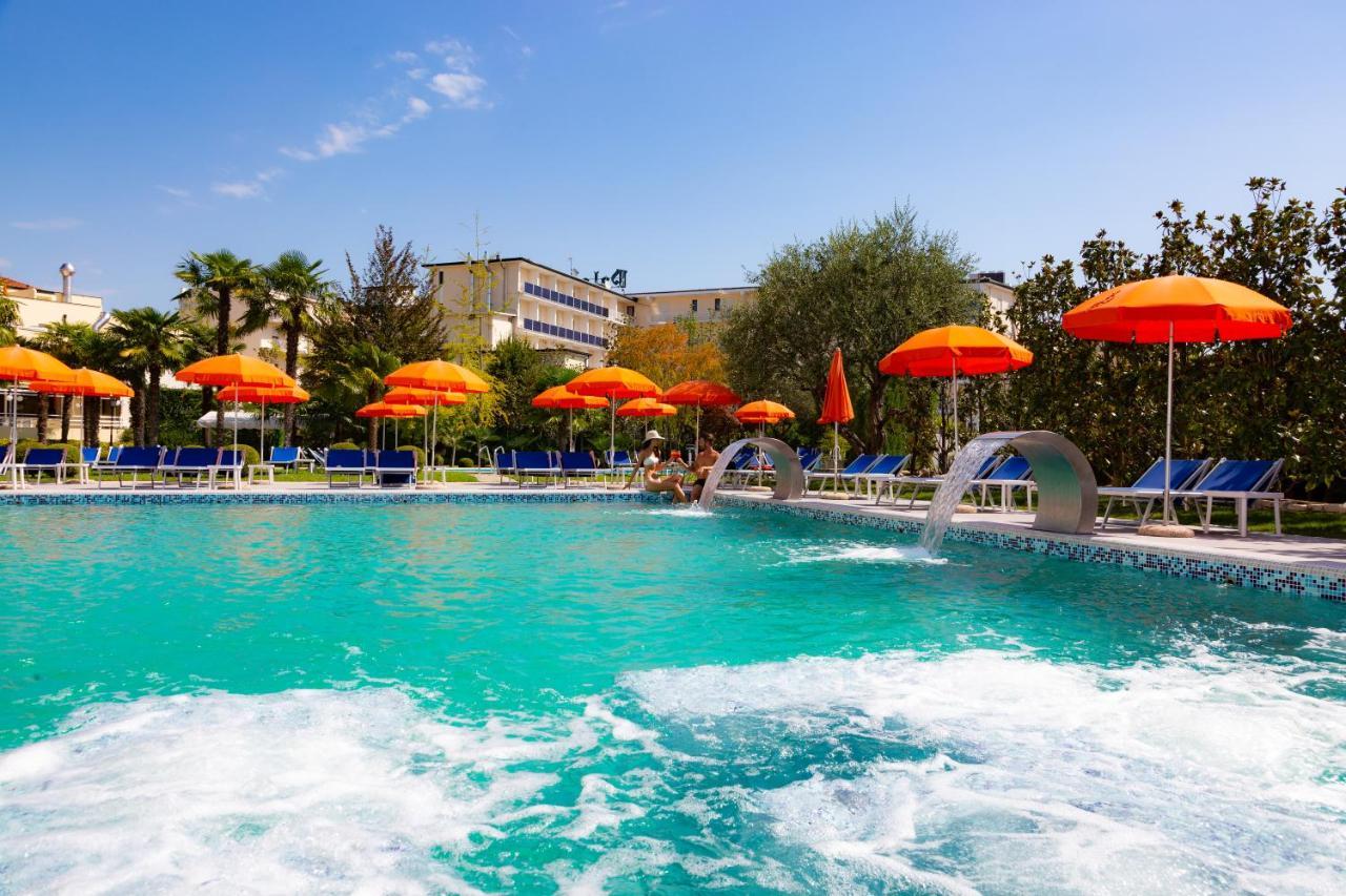 Hotel Savoia Thermae & Spa (Adults Only) อาบาโนแตร์เม ภายนอก รูปภาพ