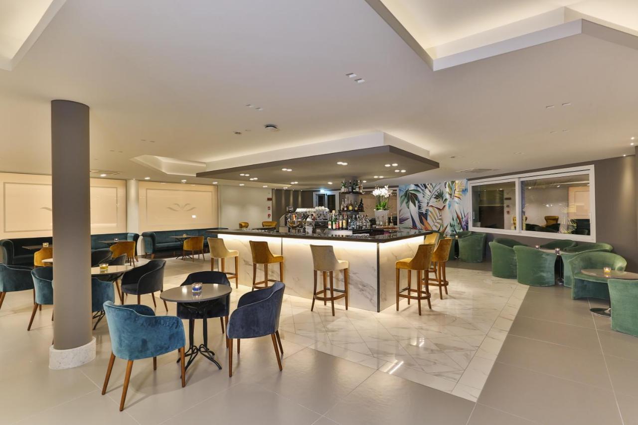 Hotel Savoia Thermae & Spa (Adults Only) อาบาโนแตร์เม ภายนอก รูปภาพ