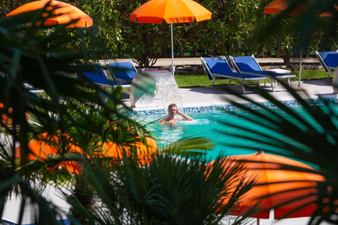 Hotel Savoia Thermae & Spa (Adults Only) อาบาโนแตร์เม ภายนอก รูปภาพ