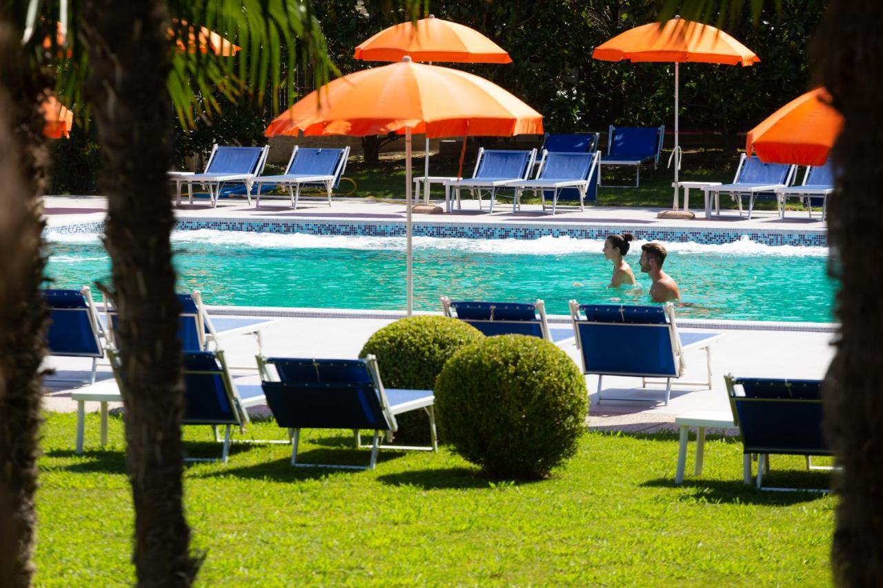 Hotel Savoia Thermae & Spa (Adults Only) อาบาโนแตร์เม ภายนอก รูปภาพ