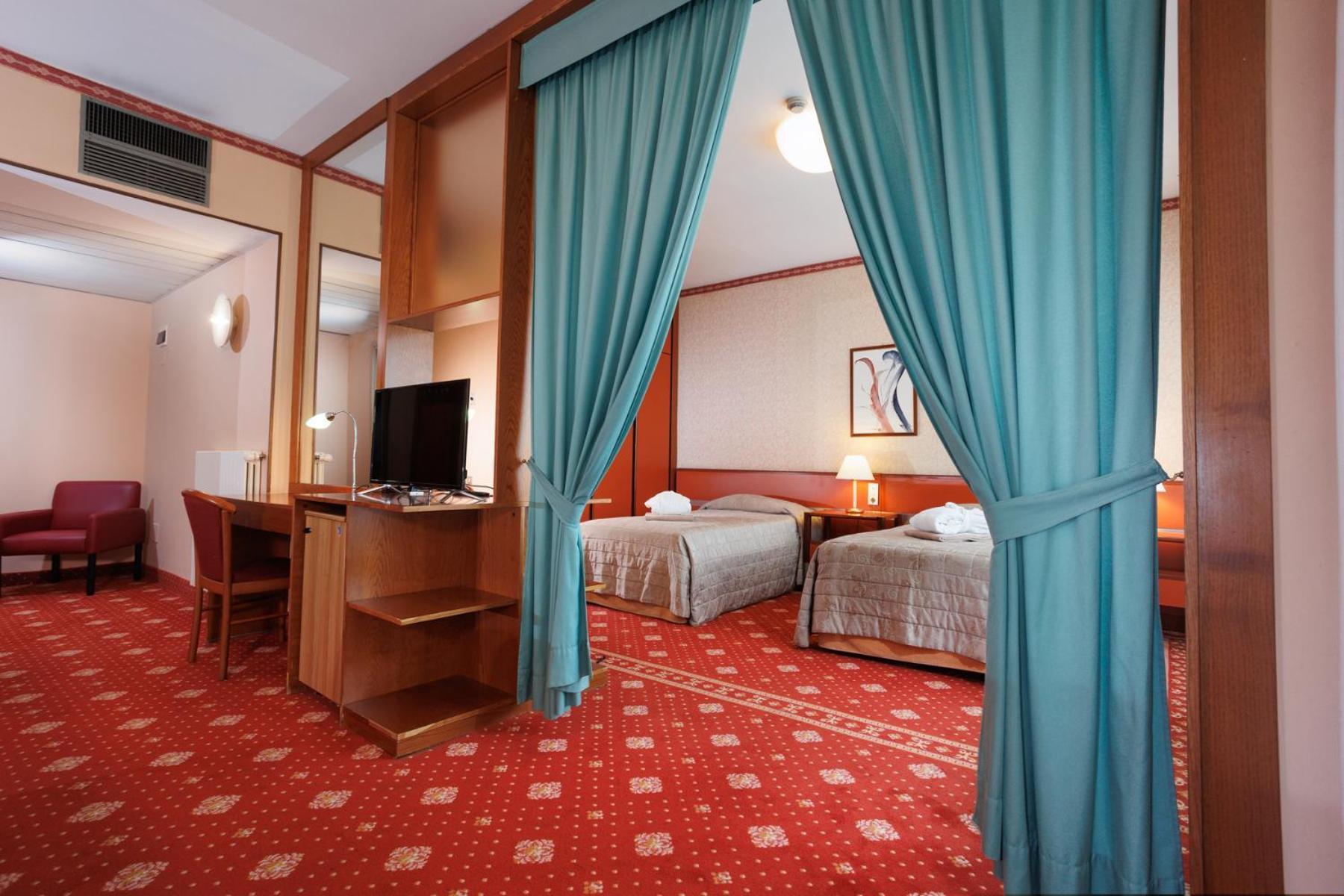 Hotel Savoia Thermae & Spa (Adults Only) อาบาโนแตร์เม ภายนอก รูปภาพ