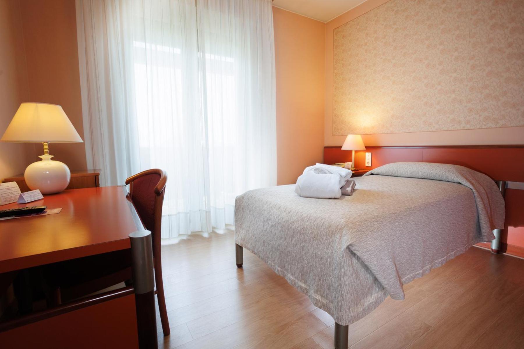 Hotel Savoia Thermae & Spa (Adults Only) อาบาโนแตร์เม ภายนอก รูปภาพ